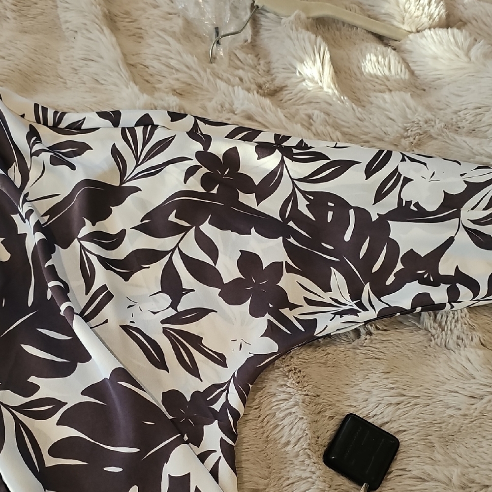 Floral Wrap Top - Black and White - Picture 9 of 11